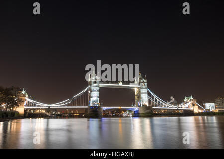 Tower Bridge bei Nacht - Langzeitbelichtung
