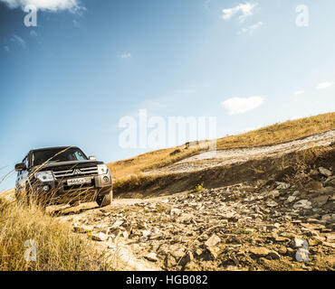 Mitsubishi Pajero-4 Spaziergänge steppe Stockfoto