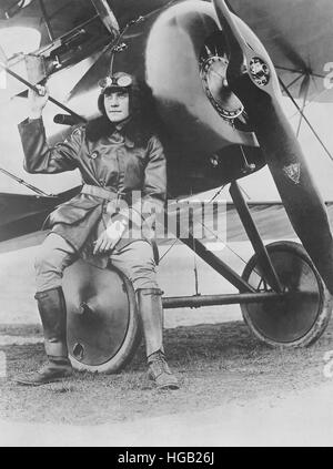 Leutnant Earl Carroll sitzt am Steuer seines schnellen Scout-Flugzeuges. Stockfoto