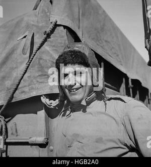 Private erste Kategorie, die als ein LKW-Fahrer mit der United States Army im Ausland, 1943. Stockfoto