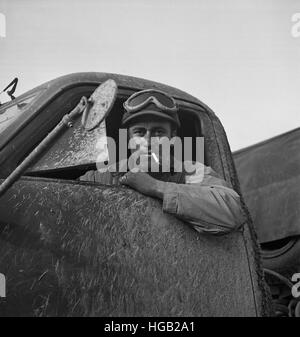 Private erste Kategorie, die als ein LKW-Fahrer mit der United States Army im Ausland, 1943. Stockfoto