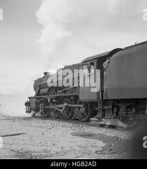 Eine amerikanische Lokomotive schleppen Fracht nach Russland irgendwo im Iran, 1943. Stockfoto