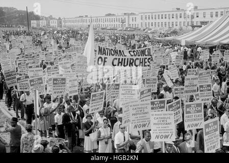 28. August 1963 - Demonstranten, Schilder und Zelt auf dem Marsch auf Washington. Stockfoto