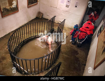 Whitewells Silvester Tag Sprung Gefrieren von Wasser Stockfoto