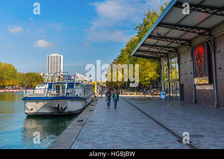 Blick auf den Canal de l'Ourcq in Paris, Frankreich Stockfoto