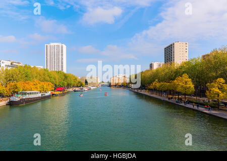 Blick auf den Canal de l'Ourcq in Paris, Frankreich Stockfoto