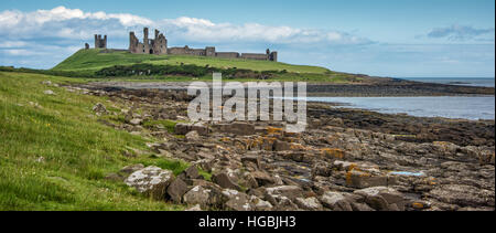 Dunstanburgh Castle, Northumberland Küste, UK Stockfoto