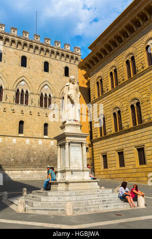 Statue von Sallustio Bandini in Siena, Italien Stockfoto