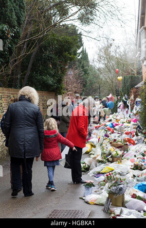 Hommage an den verstorbenen George Michael in seinem Haus in Göring auf Themse Stockfoto