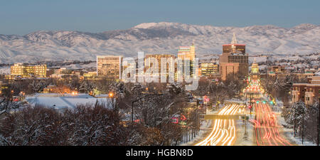 Die wunderschöne Skyline von Boise, Idaho in einer Winternacht Stockfoto