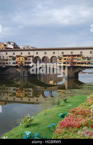 Die berühmte Ponte Vecchio alte Brücke in Florenz, Italien. Stockfoto