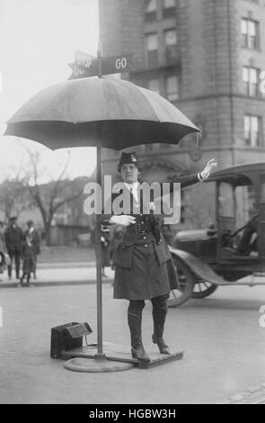 Verkehrspolizist in Washington D.C., ca. 1918. Stockfoto