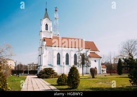 Kirche der Hl. Dreifaltigkeit, auch bekannt als St. Roch auf Golden Hill ist eine römisch-katholische Kirche in Minsk, Weißrussland. Berühmte katholische Kirche. Stockfoto