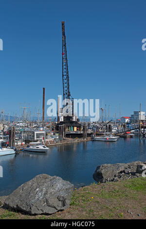 Die HM-Tacoma Sporn Lastkahn und Kran ich französischer Nebenfluß Hafen von Vancouver Island Kanada.  SCO 11.380. Stockfoto