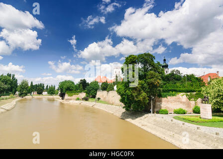 Györ (Raab): Fluss Raab mit Bischofsburg und Liebe Frau Dom, Györ-Moson-Sopron, Ungarn Stockfoto