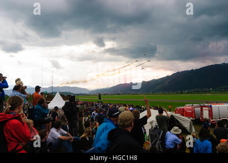 Zeltweg: Flug zeigen Luftmacht 09; Kunstflug Relais türkische Sterne (Türkei), Murtal, Steiermark, Steiermark, Österreich Stockfoto