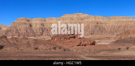 Timna Park - Schraube mit Wüste Berge und blauer Himmel im Hintergrund Stockfoto