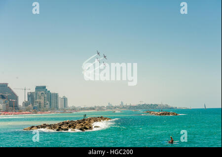 Israel, Tel Aviv-Yafo, Airshow, Unabhängigkeitstag, Yom Haatsmaout Stadtbild Stockfoto