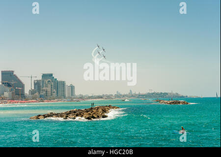 Israel, Tel Aviv-Yafo, Airshow, Unabhängigkeitstag, Yom Haatsmaout Stadtbild Stockfoto