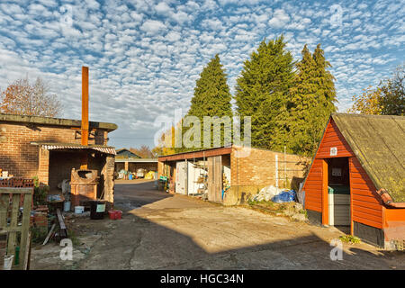 Hemel Hempstead, England - November 2016: Fotografieren von Amaravati buddhistisches Kloster bei Sonnenaufgang. Das Kloster ist inspiriert von den Thai Forest Traditio Stockfoto