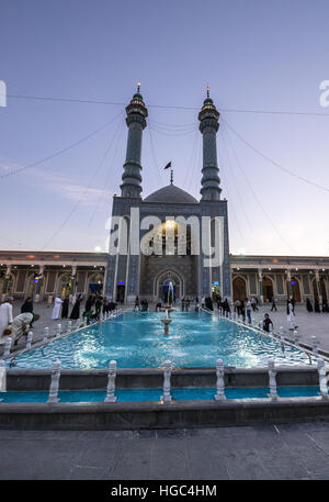 Wudu Pool genannt Howz auf Hof Fatima Masumeh Schrein, insgesamt Islam heiligen Ort in Qom Stadt, Hauptstadt der Provinz Qom, Iran Stockfoto