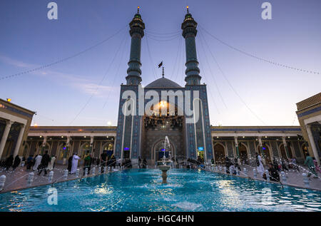 Wudu Pool genannt Howz auf Hof Fatima Masumeh Schrein, insgesamt Islam heiligen Ort in Qom Stadt, Hauptstadt der Provinz Qom, Iran Stockfoto