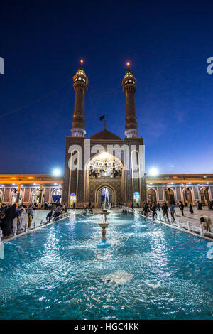 Wudu Pool genannt Howz auf Hof Fatima Masumeh Schrein, insgesamt Islam heiligen Ort in Qom Stadt, Hauptstadt der Provinz Qom, Iran Stockfoto