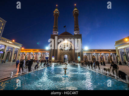 Wudu Pool genannt Howz auf Hof Fatima Masumeh Schrein, insgesamt Islam heiligen Ort in Qom Stadt, Hauptstadt der Provinz Qom, Iran Stockfoto