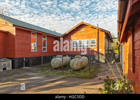 Hemel Hempstead, England - November 2016: Fotografieren von Amaravati buddhistisches Kloster bei Sonnenaufgang. Das Kloster ist inspiriert von den Thai Forest Traditio Stockfoto