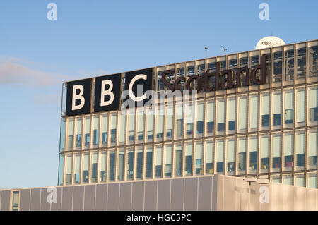 Das BBC Scotland-Gebäude an der Pacific Quay, Glasgow, Schottland, Großbritannien Stockfoto