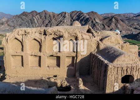 Schlamm-gemauerte Gebäude im alten, verlassenen Teil des Kharanaq Dorf in Ardakan County, Provinz Yazd, Iran Stockfoto