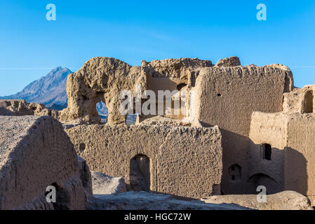 Gebäude im alten, verlassenen Teil des Kharanaq Dorf in Ardakan County, Provinz Yazd, Iran Stockfoto