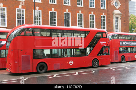 Neue rote Londoner Routemaster Bus, Stockfoto