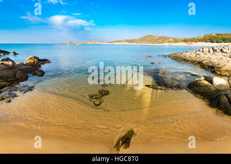 Das Meer und die unberührten Strände von Chia, Insel Sardinien, Italien. Stockfoto