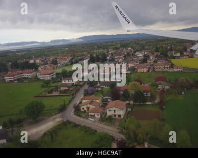 Ansicht von Ronchi dei Legionari aus dem Flugzeug, Ronchi dei Legionär, Italien Stockfoto
