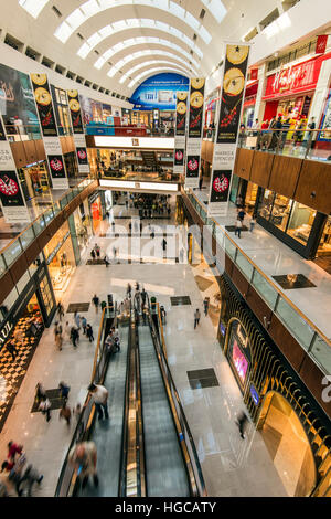 Innenansicht der Dubai Mall, das größte Einkaufszentrum der Welt durch Gesamtfläche, Dubai, Vereinigte Arabische Emirate Stockfoto