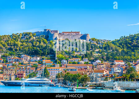 Stadt Hvar im Sommer, Kroatien. Stockfoto