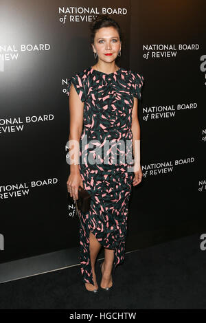 NEW YORK-JAN 4: Schauspielerin Maggie Gyllenhaal besucht der National Board of Review Gala im Cipriani Wall Street in New York am 4. Januar 2017. Stockfoto