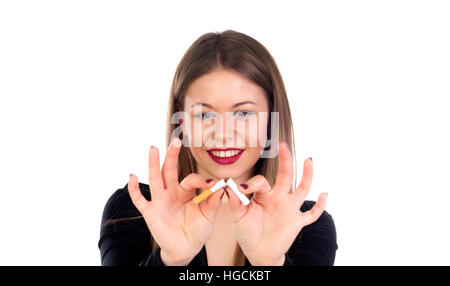 Attraktive junge Frau bricht eine Zigarre isoliert auf weißem Hintergrund Stockfoto