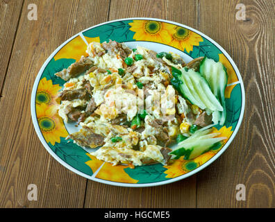 Machacado Con Huevo - geschreddert Gericht besteht aus trockenen Rindfleisch, die mit Eiern Rührei. Mexikanische Küche Stockfoto