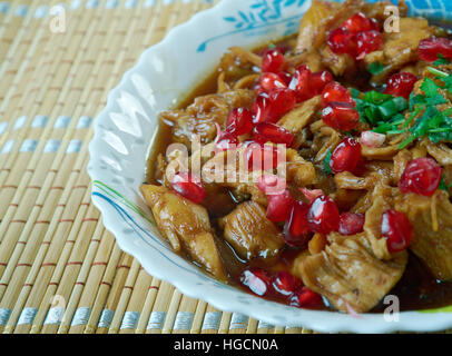 Fesenjan persische Hühnereintopf mit Walnuss und Granatapfel-Sauce Stockfoto