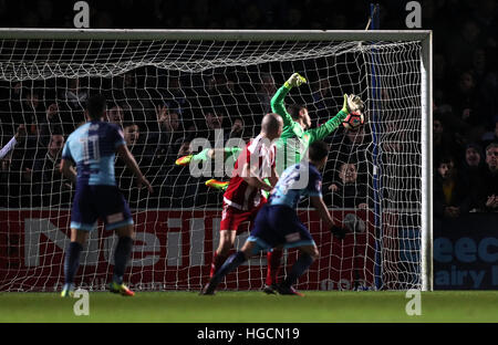 Wycombe Wanderers Adebayo Akinfenwa (nicht abgebildet) punktet beim dritten Vorrundenspiel im Adams Park, Wycombe Emirates FA Cup seiner Seite das zweite Tor des Spiels. Stockfoto