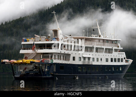 Safari Endeavour Kreuzfahrt mit Furten Terror, Endicott Arm, Tongass National Forest, Alaska, USA. Der 49. Staat, das größte in den USA ist perfekt für c Stockfoto