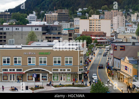Juneau Innenstadt, von der Mount Roberts Straßenbahn. Alaska. USA. Verschiedenen Läden und Geschäfte in Juneau. Franklin Südstraße. Die Stadt und den Bezirk von Jun Stockfoto