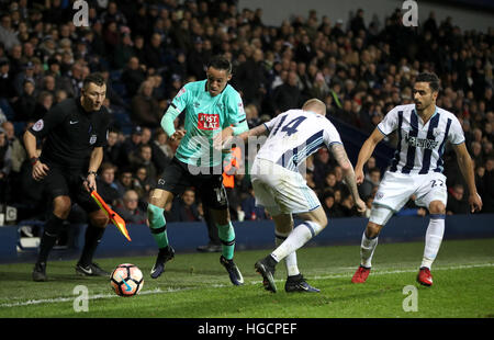 Derby County Tom Ince (links) und West Bromwich Albion's James McClean kämpfen um den Ball während des Emirates-FA-Cup, dritte Runde Match bei The Hawthorns West Bromwich. Stockfoto