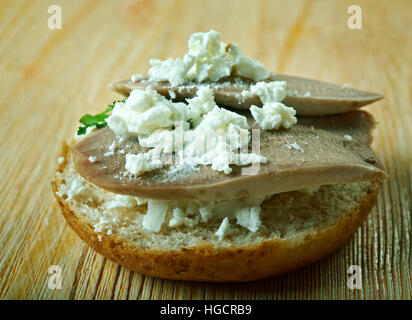 Zunge Toast Open Sandwich zubereitet mit sautierten Rinderzunge Stockfoto