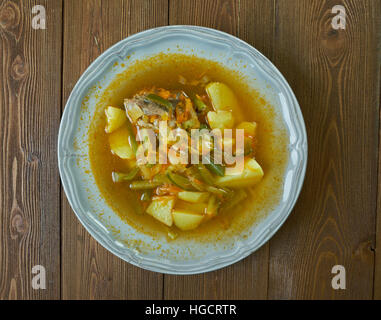 Rassolnik traditionelle russische Suppe aus saure Gurken, Graupen und Schweinefleisch oder Rindfleisch Nieren Stockfoto