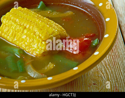 Cara Membuat Sayur Asem - populären indonesischen Tamarind Gericht Stockfoto