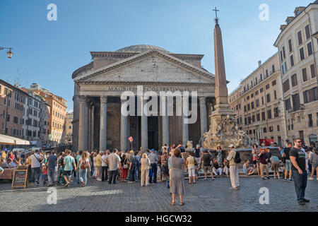 Das Pantheon und die Fontana del Pantheon, Rom, Hauptstadt von Italien und Latium Region, Europa Stockfoto