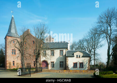 Deutschland, NRW, Kreis Düren, Nörvenich-Rommelsheim, Burg Bubenheim. 1237 Entstandene Niederungsburg Liegt in Einer Gehölzinsel in der Sonst sterben Baum Stockfoto